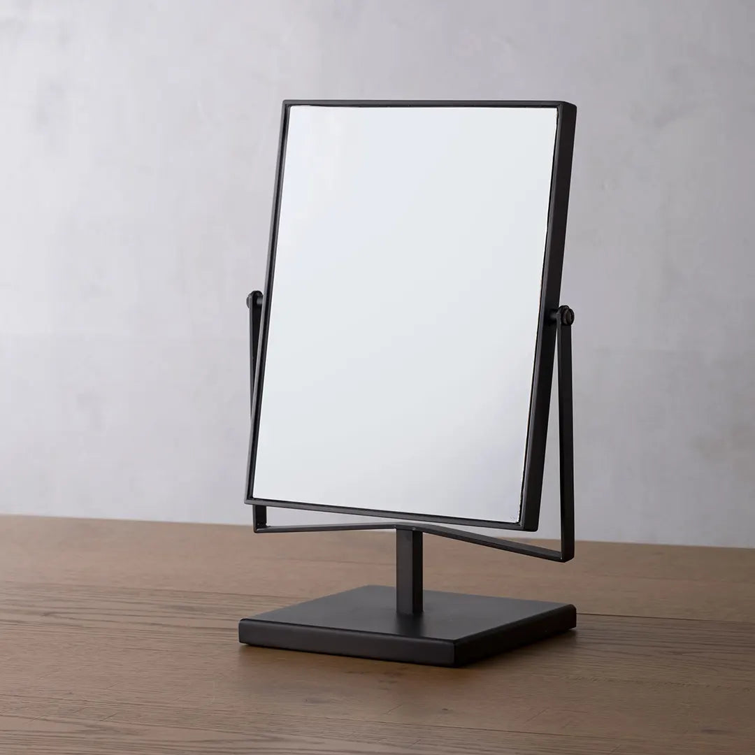 ミニマムデザインの卓上ミラー | 店舗什器の七彩 – NANASAI ONLINE STORE