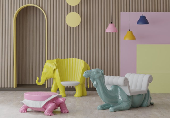 七彩オリジナルのアニマルアートオブジェを造形作家によりアップサイクルされた家具の写真