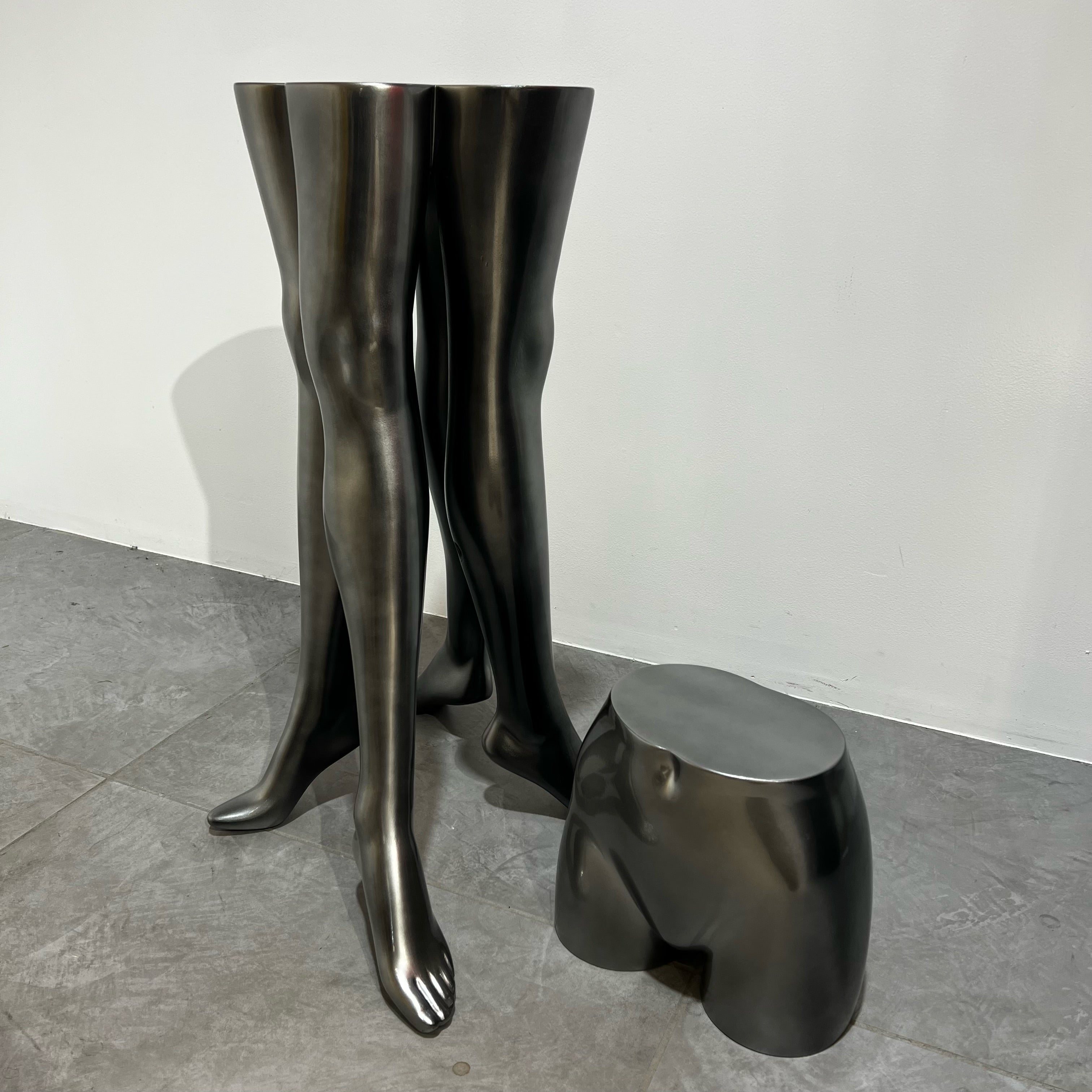 ナナサイ　MANNEQUIN UPCYCLE MANNEQUIN UPCYCLE 57 ART FURNITURE TABLE BLACK – NANASAI